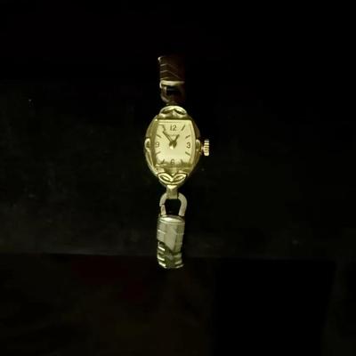 Lot 409: Vintage Bulova Ladies Wristwatch – 10K Rolled Gold Plate Bezel, Stainless Steel Back, Seria