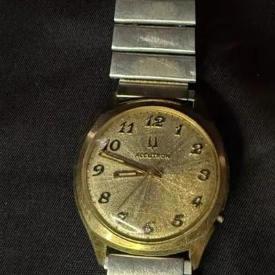 Lot 407: 1973 Bulova Accutron Men’s Wristwatch – Gold Electroplate Bezel, 10K Rolled Gold Plate Back