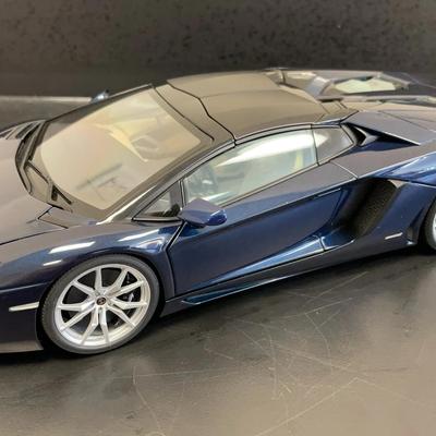 Auto Art Lamborghini Aventador 1:18 Diecast Model