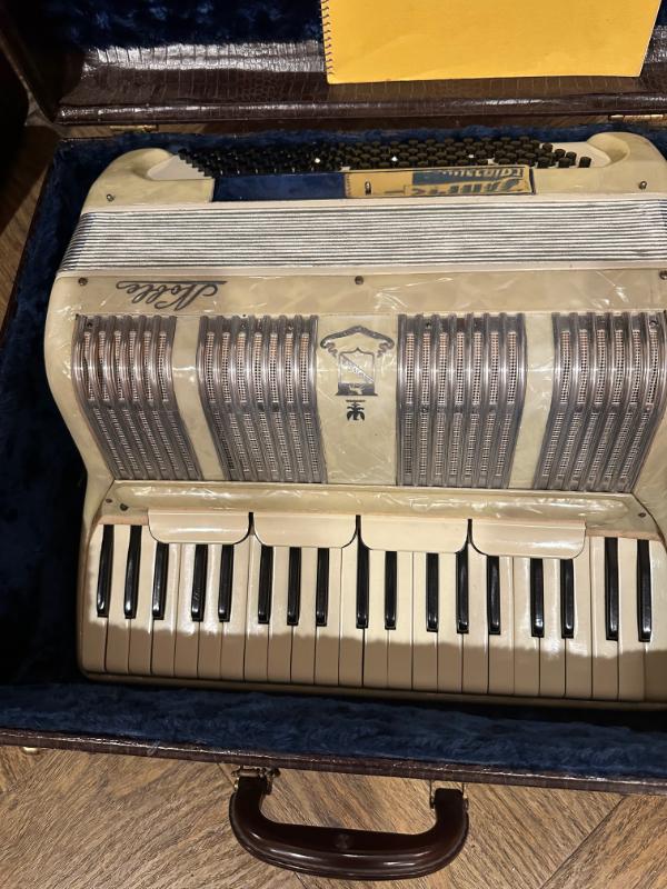 Sale Photo Thumbnail #62