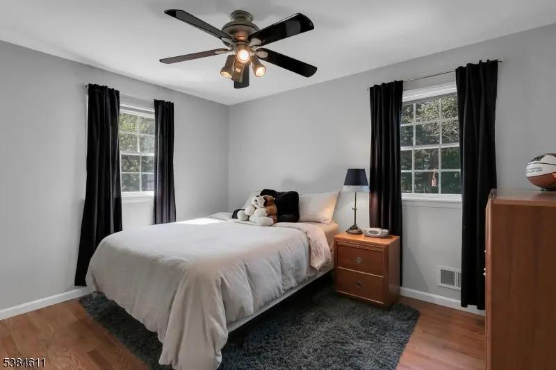 Sale Photo Thumbnail #17