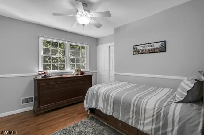 Sale Photo Thumbnail #16