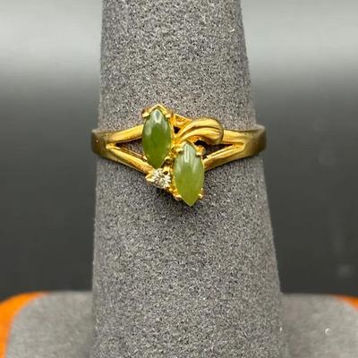 Vintage Gold Tone Ring With Green Stone Setting