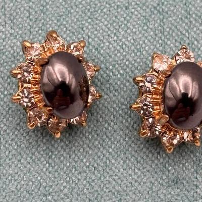 Vintage Gold Tone Black Pearl/ Cabochen With Rhinestones 