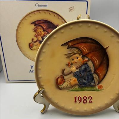 Hummel 1982 Annual Bas-Relief Plate