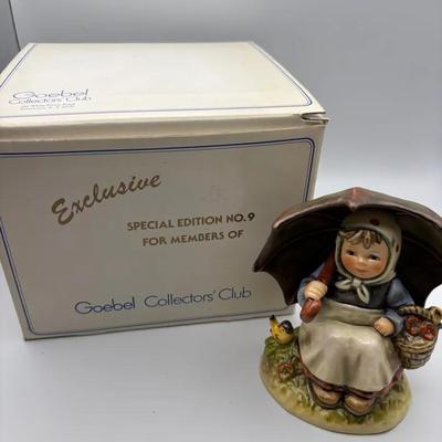 Hummel Goebel Special Edition #9 Smiling Through