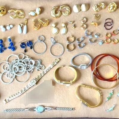 Costume Jewelry - Lot 1 (BR4)