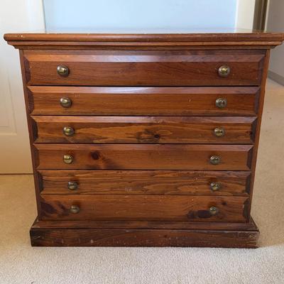 PROJECT: Collector’s Cabinet (BR4)