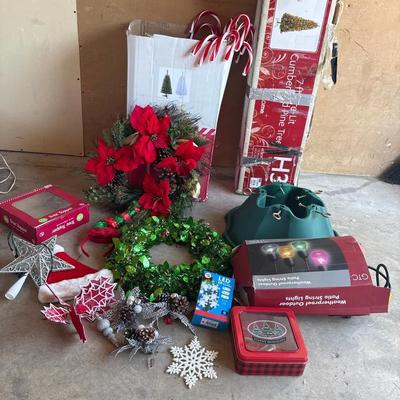Christmas Decor Lot (01)