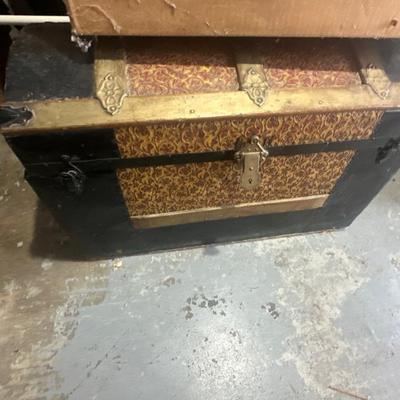 Decorative storage trunk