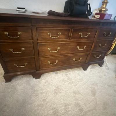Dresser