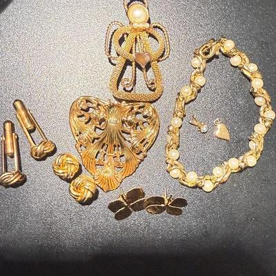 Lot of Vintage Costume Jewelry – Mixed Designs (7 Pieces Total)