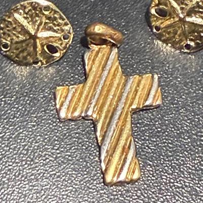 Lot of 14K Solid Gold Pendants – Sand Dollar Pair & Textured Cross – 4g Total