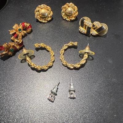 Vintage Gold-Tone & Holiday Earring Lot – 4 Pairs (Rope, Enamel, Rhinestone, Festive)