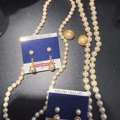 Vintage Pearl Jewelry Bundle – Hand-Knotted Japan Necklaces with Matching Earrings – Timeless Beauty