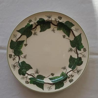 Set of eight wedgewood napoleon ivy dinner plates