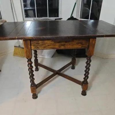 Vintage Spindle Leg Slide Leaf Kitchen Table