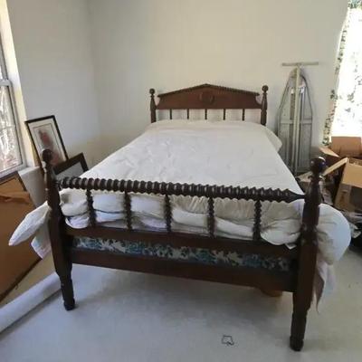 Vintage Jenny Lind Style Solid Wood Spool Full Size Bed