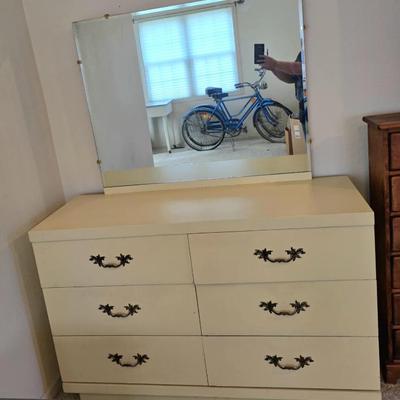 Sale Photo Thumbnail #100: Vintage Showers Furniture dresser with mirror. 