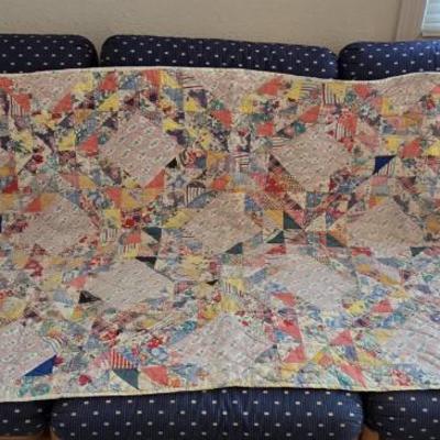 Sale Photo Thumbnail #108: Vintage baby / toddler quilt