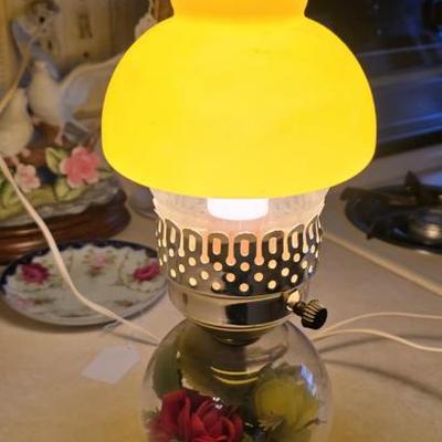Sale Photo Thumbnail #45: Kitschy vintage lamp