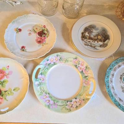 Vintage & antique decor plates
