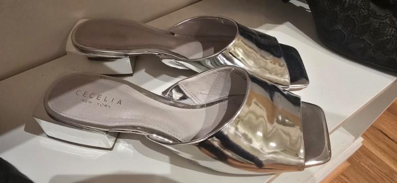 Sale Photo Thumbnail #122