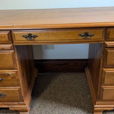 Thomas Furniture Desk