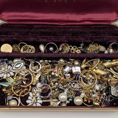 Case of Pierced Earrings 