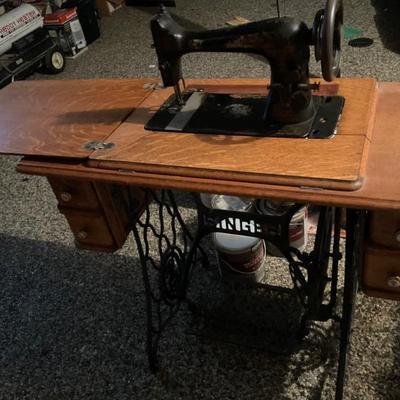 Sale Photo Thumbnail #193: Singer
