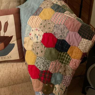 Sale Photo Thumbnail #150: Vintage Quilt