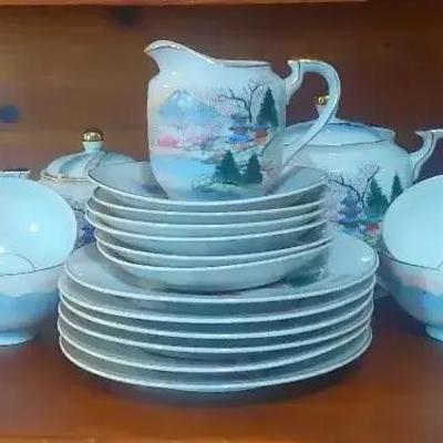 Kutani Japan Hand-Painted Scenic Porcelain Plate
