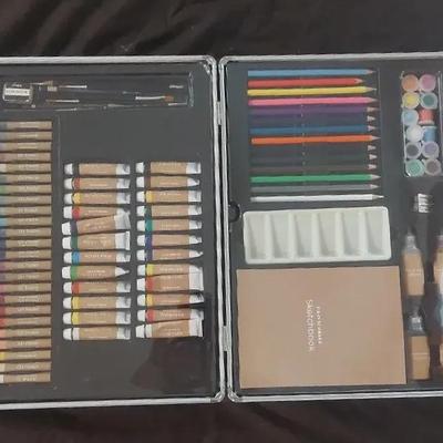 F.A.O SCHWARTZ Sketchbook Complete Artist Paint & FAO Schwarz Deluxe Artist Paint & Drawing Set in 
