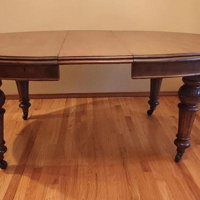 Victorian Mahogany Dining Table with Hand-Crank Extension (c.1880s–1890s)
