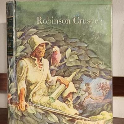 Robinson Crusoe by Daniel Defoe – Illustrated Vintage Hardcover 1946 Edition 
