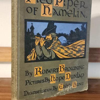 “The Pied Piper of Hamelin” by Robert Browning (Illustrated Hardcover, Early 1900s)