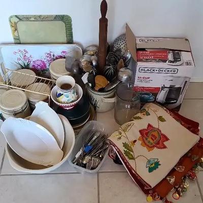 Kitchen Accessories Featuring Black & Decker Coffee Maker