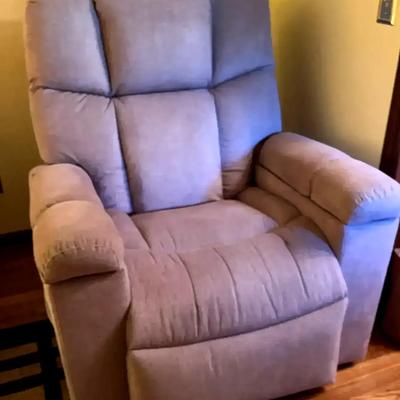 Comfort Zone MaxiComfort Power Lift Recliner in Sterling Fabric