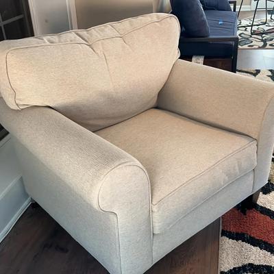 Havertys Bradley Martin Cream Upholstered Chair with Rolled Arms