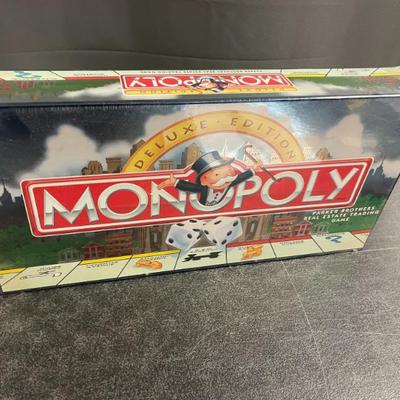 1995 MONOPLY DELUXE SEALED