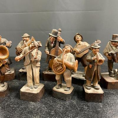 WOOD CARVED MUSICIANS