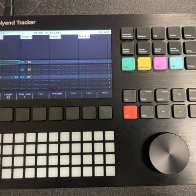 POLYEND TRACKER - STAND ALONE AUDIO WORKSTATION