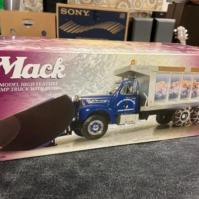 1/25 FIRST GEAR MACK SNOW REMOVAL