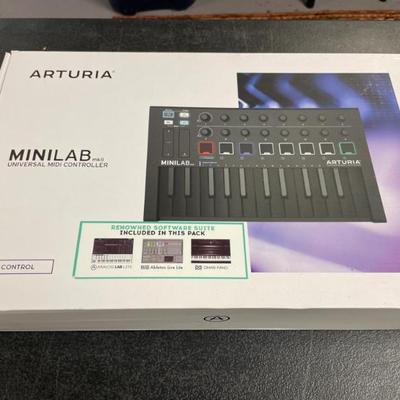 ARTURIA MINILAB MIDI CONTROLLER