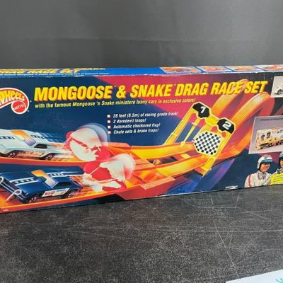 HOT WHEELS SNAKE & MONGOOSE SEALED SET