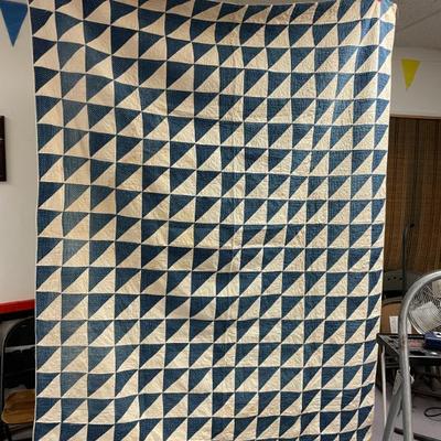 BLUE/WHITE QUILT