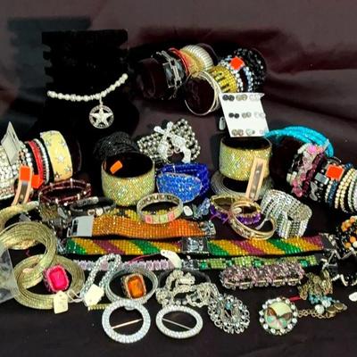 Costume Jewelry: Bracelets, Rings and Brooches 