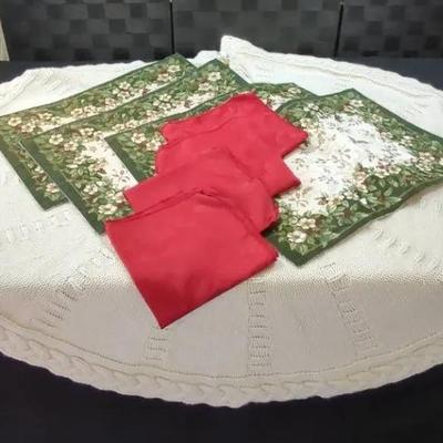 Knitted Tree Skirt, Placemats & Napkins