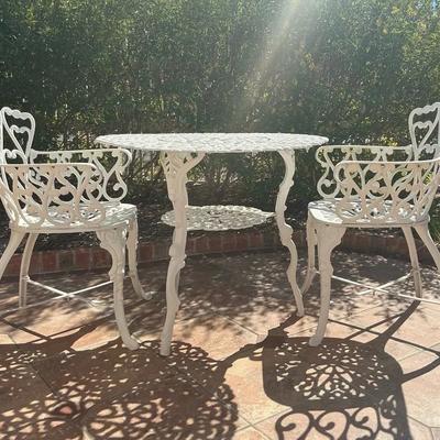 White Cast Outdoor Aluminum Table And Chairs 