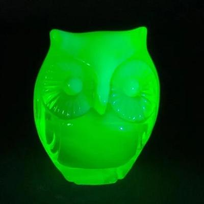 Fenton Topaz Opalescent Uranium Glass Owl